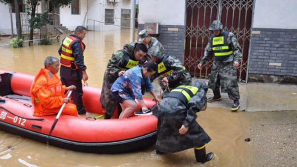 在這岳陽(yáng)市70年一遇的大暴雨中，市交投集團(tuán)在行動(dòng)