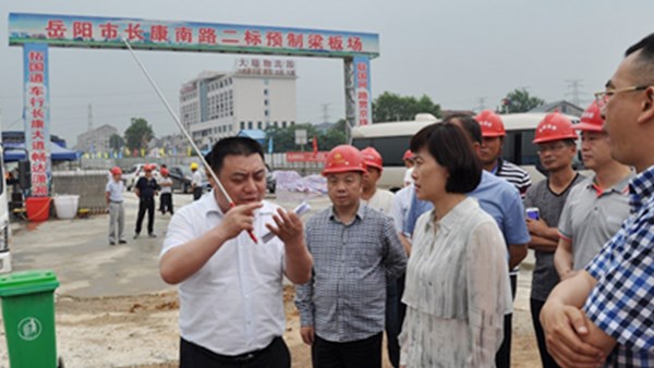 市委副書記、市長(zhǎng)李愛武調(diào)研公司長(zhǎng)康南路建設(shè)