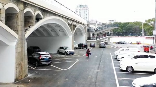 煥然一新！還記得當(dāng)初的小龍城嗎？變停車場免費(fèi)使用啦