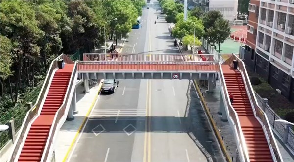 刷新“交投速度”， 東升小學旁這座天橋廣受好評
